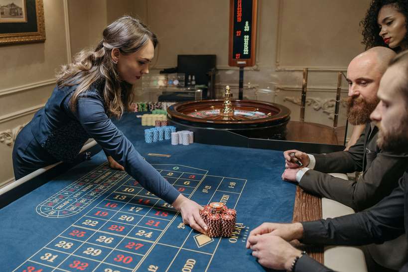 How Online Casinos Make Money